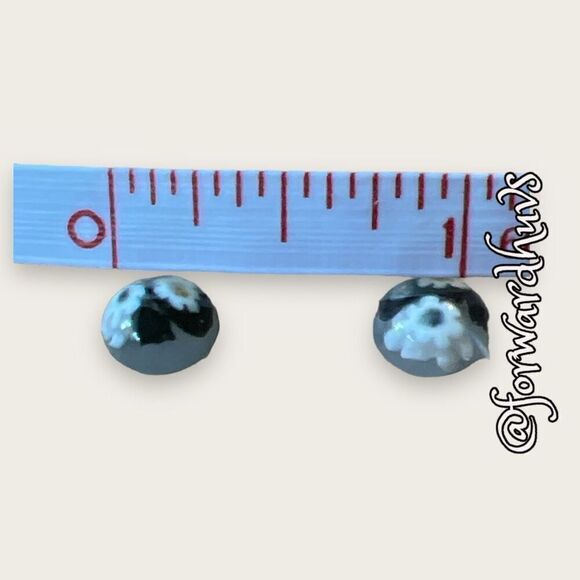 Bundle Sale 3 for $15 | Daisy Yin Yang Like Earring Studs - Picture 8 of 9